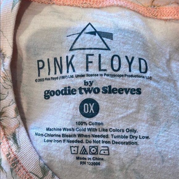 Pink Floyd Pink Short Sleeve Tee with Graphic Design - Picture 3 of 3